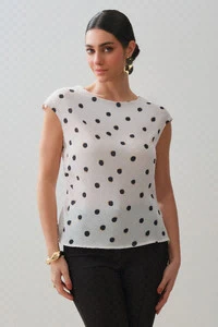 Blusa Assimétrica Poa Sobreposta Lateral Direita Franzida