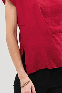 Blusa Manga Morcego Faixa Transpassada Fenda Lateral Direita