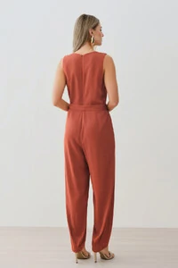 Macacão Regata Recorte Cenoura Cinto