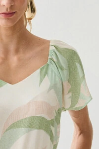 Blusa Abstrata Manga Raglan Decote Coração Ombro Elástico