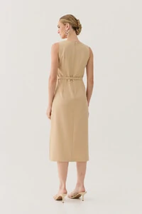 Vestido Midi Regata de Alfaiataria Decote V Recorte e Cinto Fivela