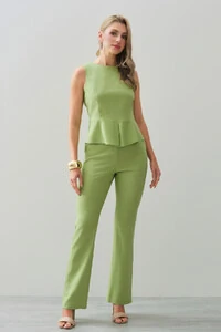 Conjunto de Linho de Blusa Regata Barra Recorte Prega e Calça Reta Botão Forrado