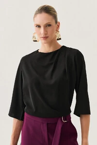 Blusa Assimétrica Manga 3/4 Pregas Ombro Esquerdo