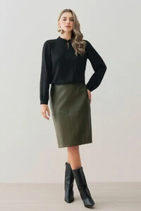 Blusa Manga Longa Punho Gola Baixa Mini Botão Forrado Pregas