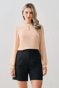 Shorts de Alfaiataria Prega Botão Forrado