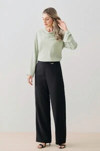 Blusa de Cetim Manga Longa Flare Decote Drapeado