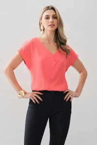 Blusa Manga Morcego Decote V Transpassado Botão Forrado