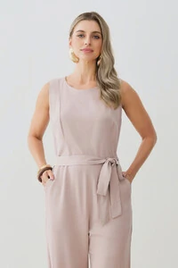 Macacão Regata Recorte Cenoura Cinto