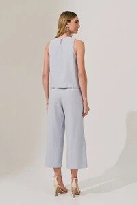 Conjunto de Alfaiataria de Blusa Regata Crop Pence e Calça Pantacourt Botão Forrado