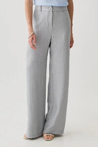 Pantalona Slim Risca de Giz Botão Forrado