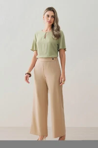 Blusa Manga Evasê Decote Vazado Gold