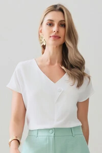 Blusa Manga Morcego Decote V Transpassado Botão Forrado