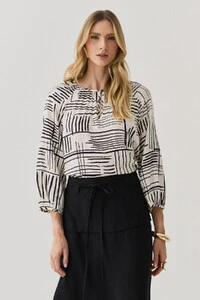 Blusa Abstrata Manga 3/4 Raglan Decote Gota Mini Botão