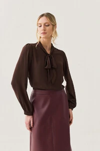 Blusa Manga Longa Punho Gola Dobrada de Laço