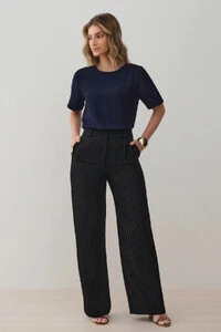 Pantalona Slim Risca de Giz Botão Forrado