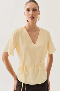 Blusa Decote V Cinto Fino