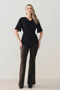 Blusa Assimétrica Transpassada Manga Evasê Decote Drapeado Cinto Fino