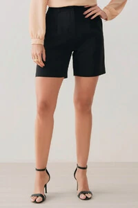 Shorts de Alfaiataria Prega Botão Forrado