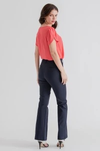 Blusa manga aberta botão forrado