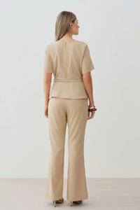 Conjunto de Blusa Crop Peplum Recorte Cinto Gold e Calça Flare Recorte