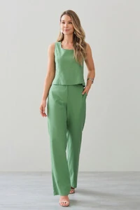 Conjunto de Linho de Blusa Regata Crop Recortes e Calça Reta Botão Forrado