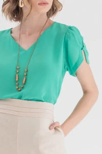 Blusa manga aberta botão forrado