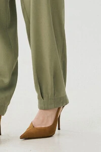 Macacão Regata Recorte Cenoura Cinto