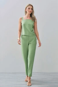Conjunto de Alfaiataria Blusa de Alça Crop Assimétrica Lateral Franzida e Calça Reta Botão Forrado