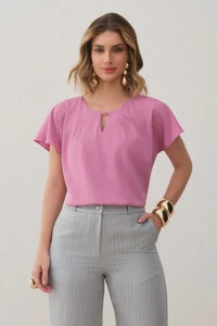 Blusa Manga Morcego Evasê Decote Cut Out Pregas