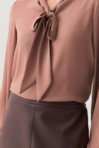 Blusa Manga Longa Punho Gola Dobrada de Laço