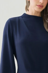 Blusa Assimétrica Manga Longa Punho Double Gola Careca Baixa Ombro Direito Pregas Double