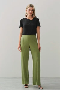 Blusa Decote V Assimétrico Pregas