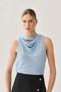 Regata Gola Baixa Drapeada Cut Out