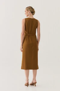Vestido Midi Regata de Alfaiataria Decote V Recorte e Cinto Fivela