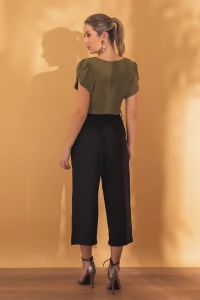 Blusa manga aberta botão forrado