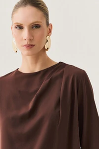 Blusa Assimétrica Manga 3/4 Pregas Ombro Esquerdo