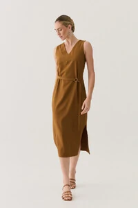Vestido Midi Regata de Alfaiataria Decote V Recorte e Cinto Fivela