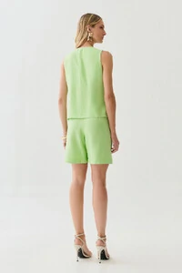 Conjunto de Alfaiataria de Colete Mini Botões Forrados e Bermuda Botão Forrado