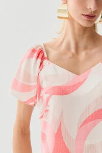 Blusa Abstrata Manga Raglan Decote Coração Ombro Elástico