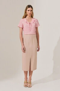Blusa Poa Decote V Babado Laço