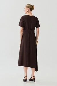 Vestido Midi Evasê Assimétrico Decote V Cinto Gold