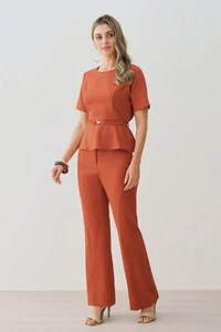 Conjunto de Blusa Crop Peplum Recorte Cinto Gold e Calça Flare Recorte