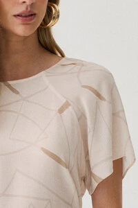 Blusa Abstrata Manga Raglan Ombro Prega
