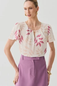 Blusa Folhagem Manga Evasê Decote Vazado