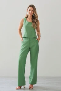 Conjunto de Linho de Blusa Regata Crop Recortes e Calça Reta Botão Forrado