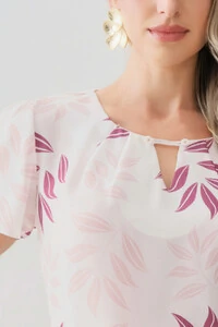 Blusa Folhagem Manga Evasê Decote Vazado