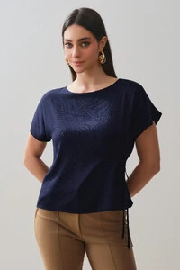 Blusa Manga Morcego Lateral Laço