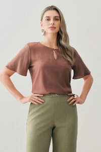 Blusa Manga Evasê Decote Vazado Gold