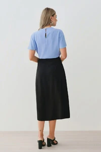 Blusa Assimétrica Gola Careca Baixa Pregas Ombro Direito