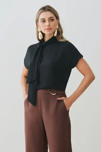 Blusa Manga Morcego Gola de Laço